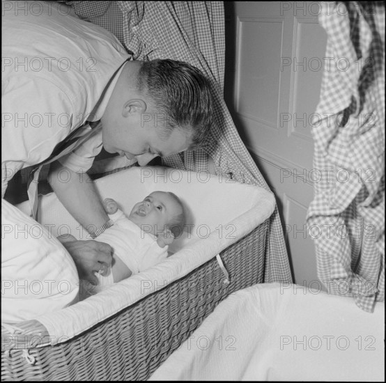 Husbands at school for mothers, Zurich 1956