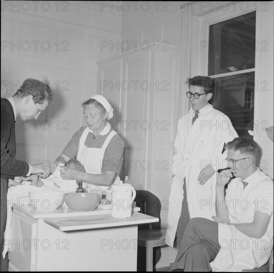 Husbands at school for mothers, Zurich 1956