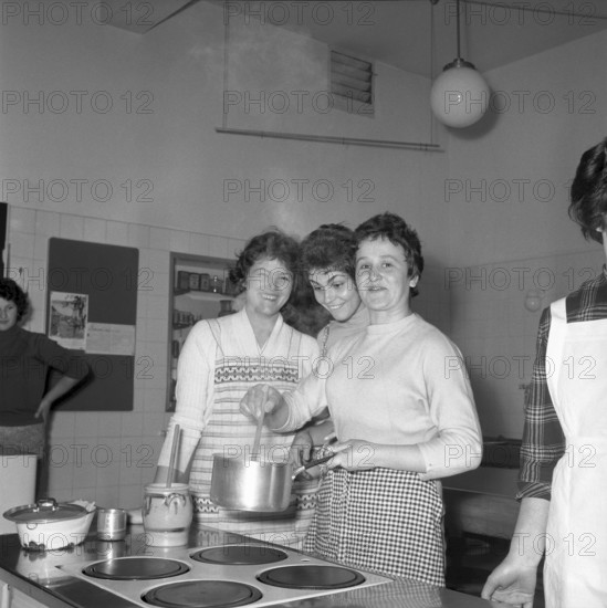 Italian women at Hauswirtschaftsschule Zurich 1957