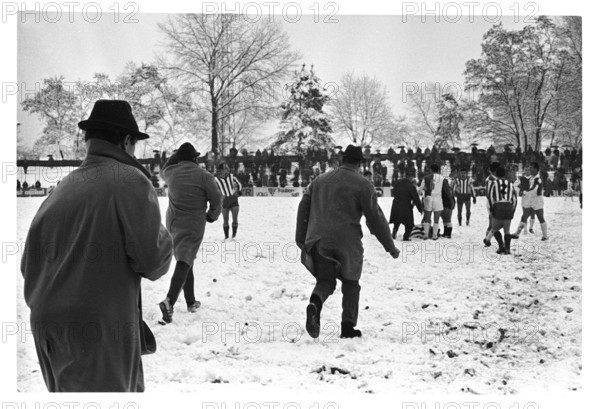NLA 1966/67: Grasshoppers - Grenchen, match with snow