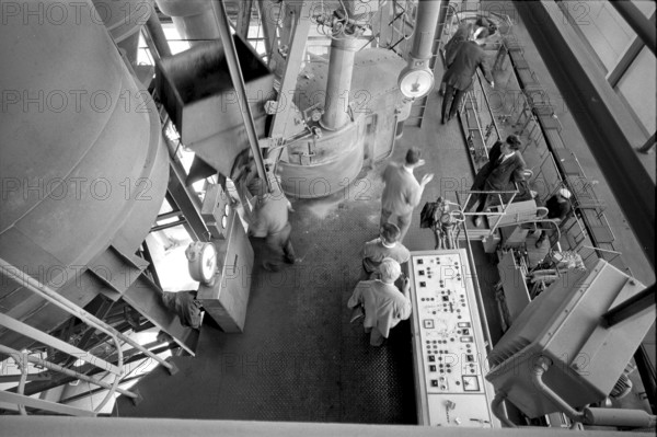 Production of concrete bricks in Dottingen 1967