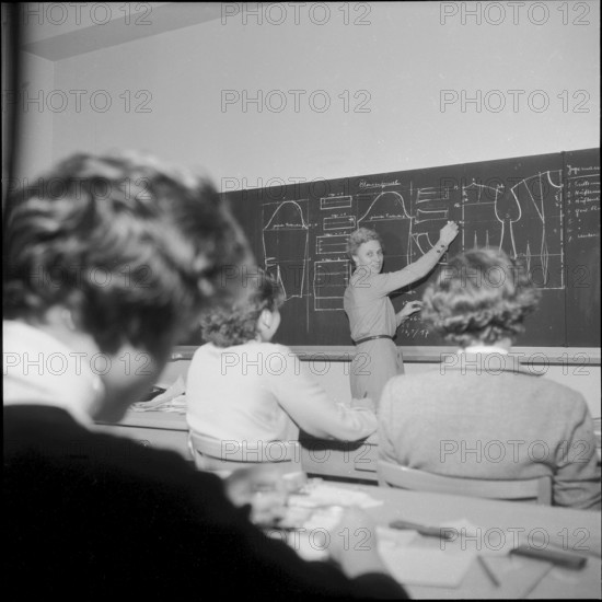 Lesson in pattern at technical college for women, Zurich 1953
