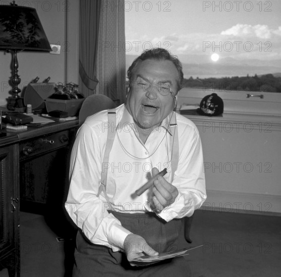 Red Skelton in his hotel room Zurich 1957