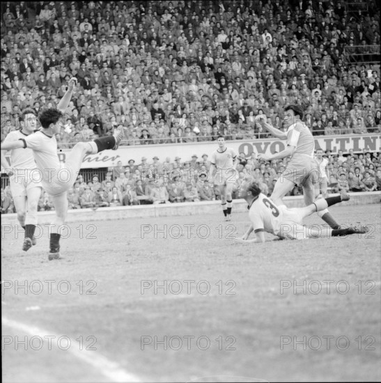 Swiss cup 1957/58, cup final: Young Boys - Grasshopper-Club Zurich.