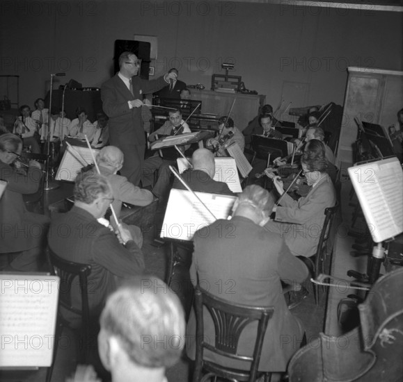 International Solidarity Chain radio transmission 1945