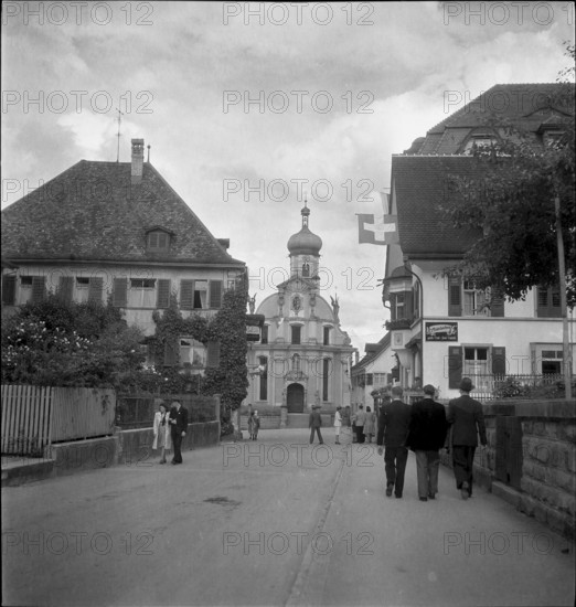 People in their Sunday best clothes in Rorschach 1947