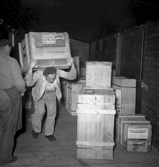 Solidarity chain relief operation supported by Radio Lausanne, 1951