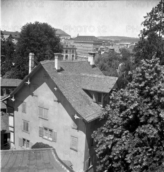 Grelligut at the Pelikanplatz, Zurich 1947