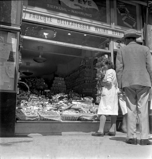 Grocery shop at the Bahnhofstrasse in Zurich, 1947
