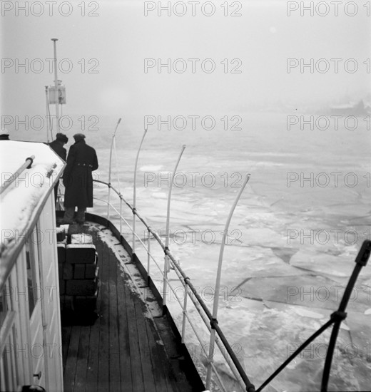 Horgen, icebreaker ""Albis"" on Lake Zurich 1941