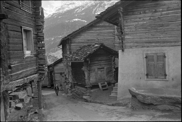 Traditional granary on wooden posts, silts, Sarreyer VS 1972