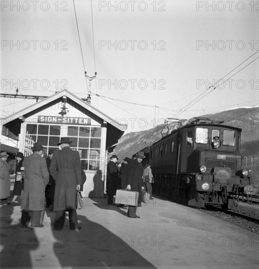 Men at the Sion railway station platform, 1948