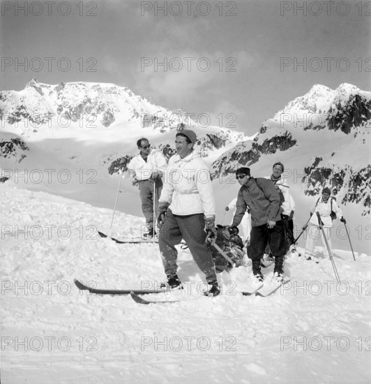 Crash of a Beechcraft surveying plane, Galmihorn, rescue crew 1952