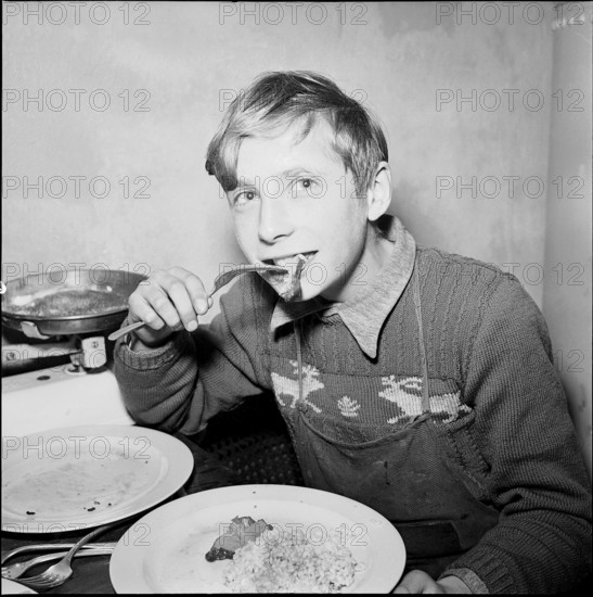 Cookery course for pupils in Zurich, 1952