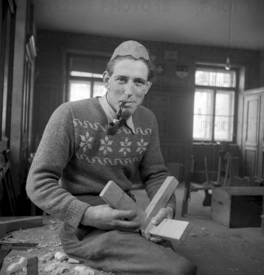 Self-help course by the Swiss Heimatwerk in Mustair 1949