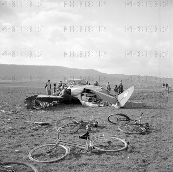 Crash of a REGA plane, people watching the wreckage near Birrfeld 1957
