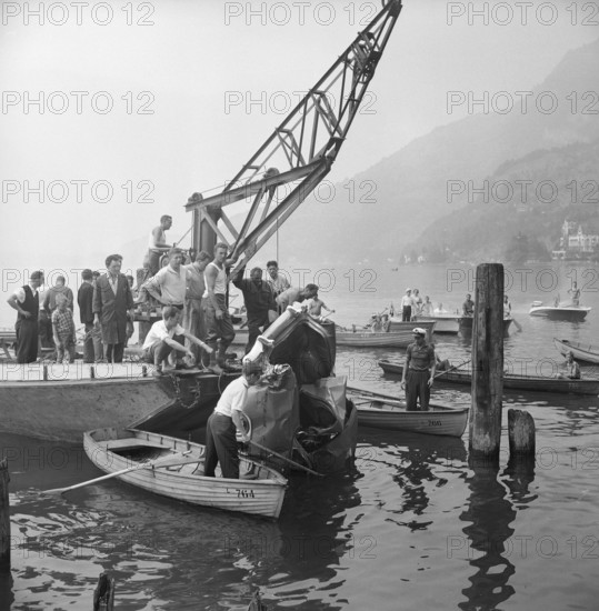 Recovery of a car out from Lake Lucerne, 1959