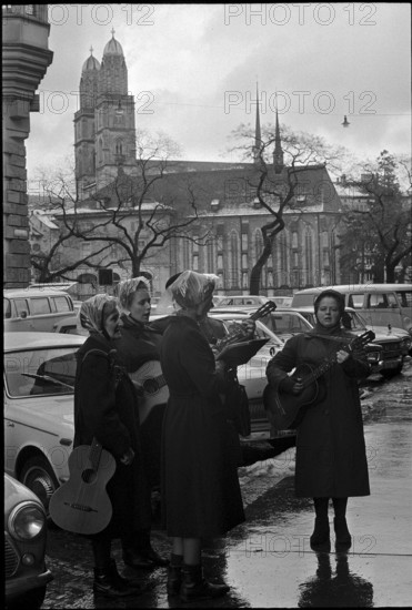 Women of Salvation Army singing, advent in Zurich 1969
