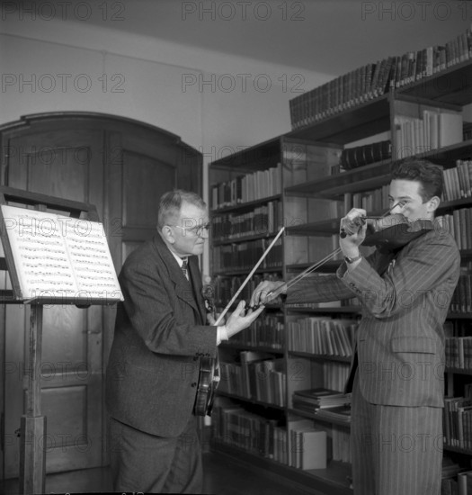 Violin lesson at the evangelic teacher training college, Zurich 1944