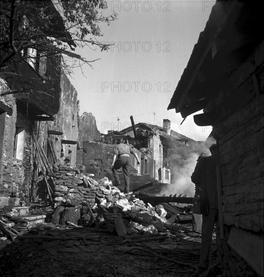 Fifteen buildings burned down in the hamlet Ormons VS, clearing 1949