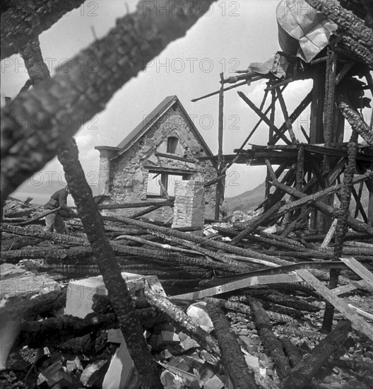 Burning of the railway station building, Arth-Goldau 1947