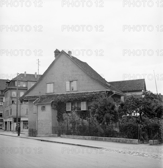 300 years old schoolhouse in Zurich-Altstetten, 1941