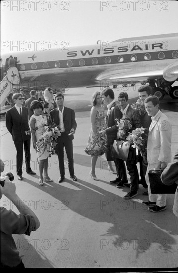 Cliff Richard arriving in Zurich-Kloten, 1965
