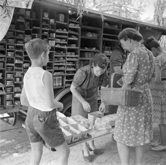 Zurich, Customers shopping in a Migros truck, mobile shop, 1947