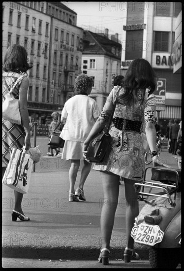 Mini fashion, Bahnhofstrasse in Zurich 1972