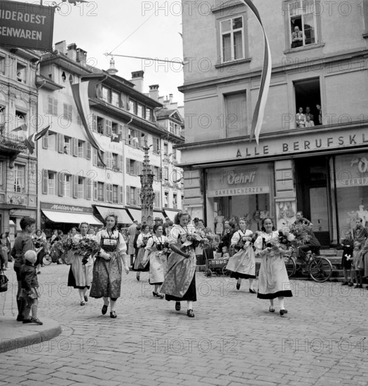Swiss wrestling festival Lucerne 1948: parade
