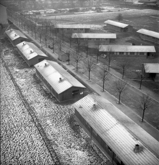 Housing shortage, temporary flat for homeless people in barracks, Zurich 1946
