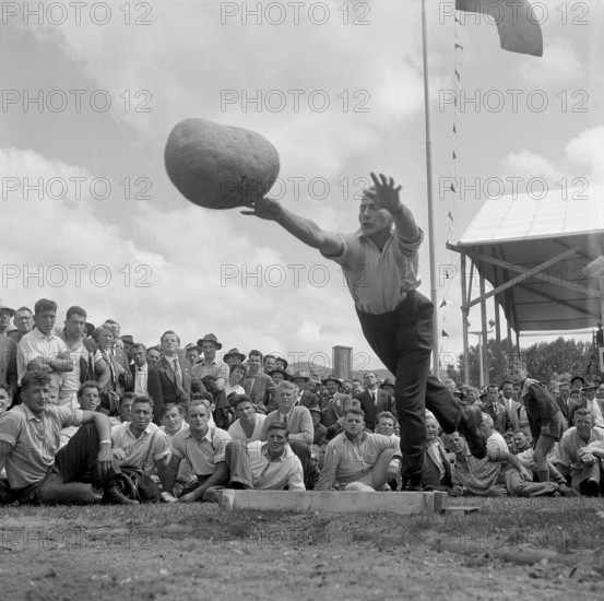 Swiss wrestling festival Thun 1956, Stone Throwing: winner Ulrich Melk