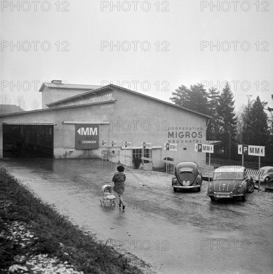 Neuchatel, customer parking of the new Migros branch, 1962