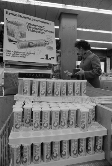 Migros, Vitamin C capsules for sale, 1972