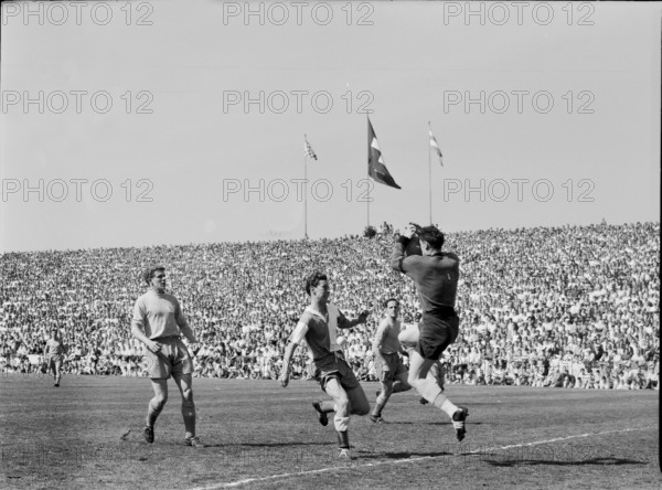 Swiss cup 1956/57, semi-final: FC La Chaux-de-Fonds - Grasshopper Club Zurich