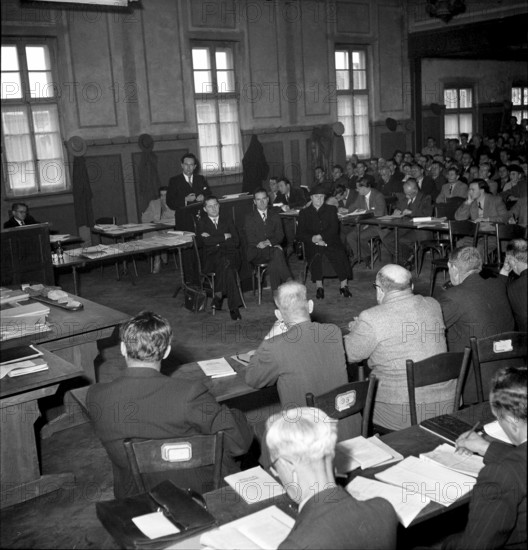 Homicide case Haberthur 1949: final speech of lawyer Mastronardi, in front Fritz and Frieda Haberthur