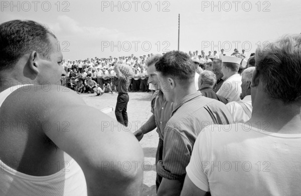 Swiss wrestling festival Frauenfeld 1966, Stone Throwing