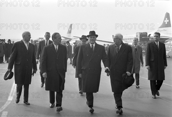 King Olav of Norway (with hat) in Zurich-Kloten 1964