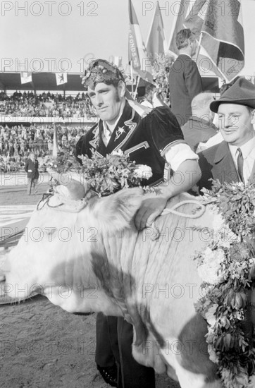 Swiss wrestling festival La Chaux-de-Fonds 1972: champion Roschi