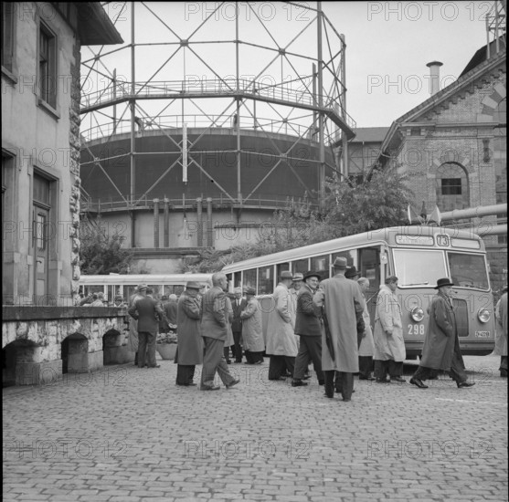 Journalists during tour of Schlieren gasworks 1957