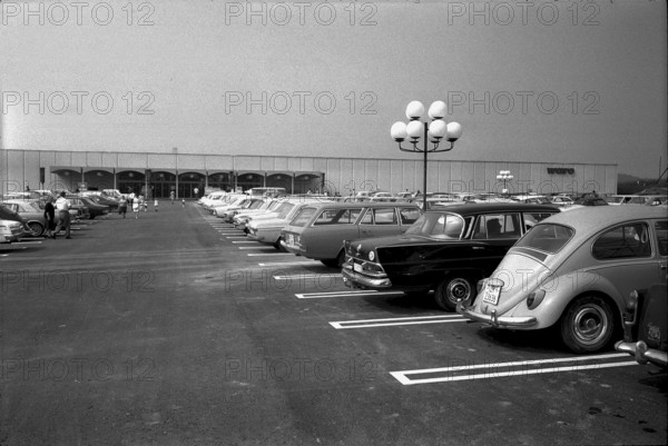 Waro Shopping Center, Parking Space, Volketswil 1971