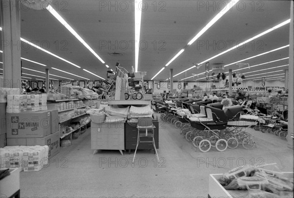 Baby department in the shopping Center Waro, Volketswil 1971
