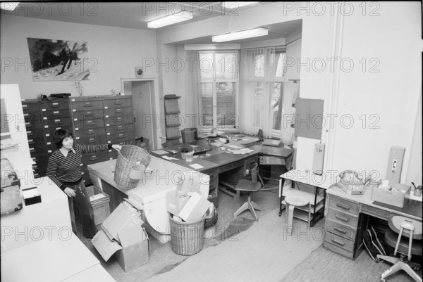 Moving from Ringier photo documentation to the new Ringier press house at Dufourstreet in Zurich, 1978