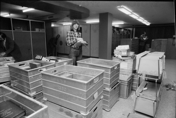 Moving from Ringier photo documentation to the new press building at Dufourstrasse, 1978