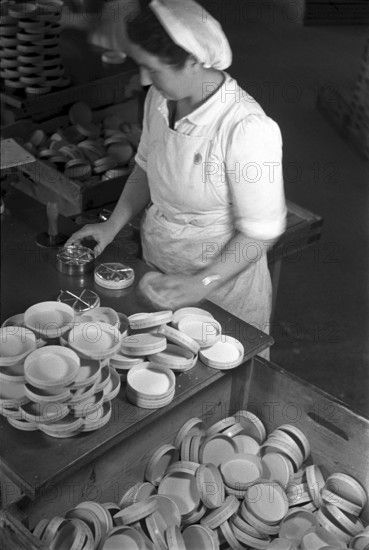 Worker packing up cheese in Roethlisberger cheese export in Langnau, canton of Berne, 1944