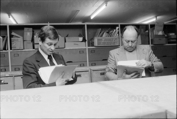 Moving from Ringier picture service to the new press house at Dofourstrasse in Zurich 1978
