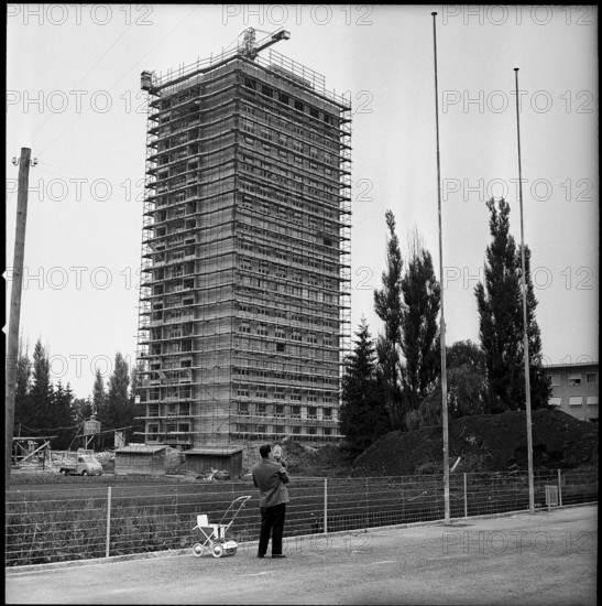 Construction of a high-rise building in the Hirzen quarter, Zurich-Schwamendingen 1959