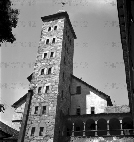 One of the towers of the Stockalper palace in Brig, 1941