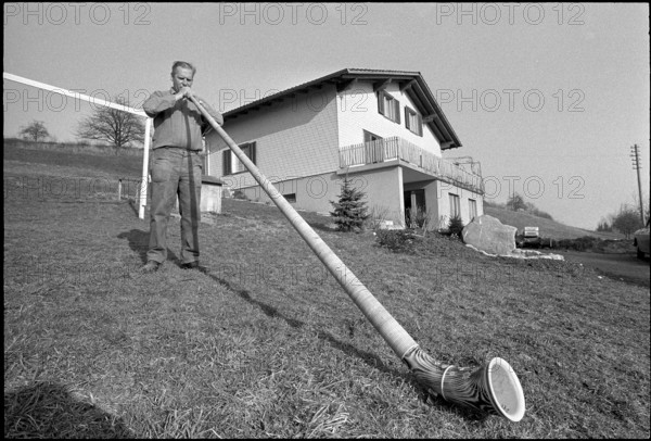 Alphorn-maker Josef Emmenegger, Eich 1973