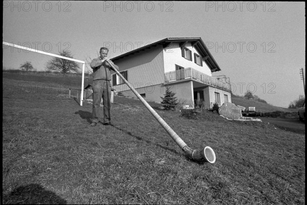 Alphorn-maker Josef Emmenegger, Eich 1973
